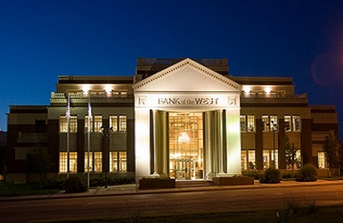 Photo of the bank's corporate location.